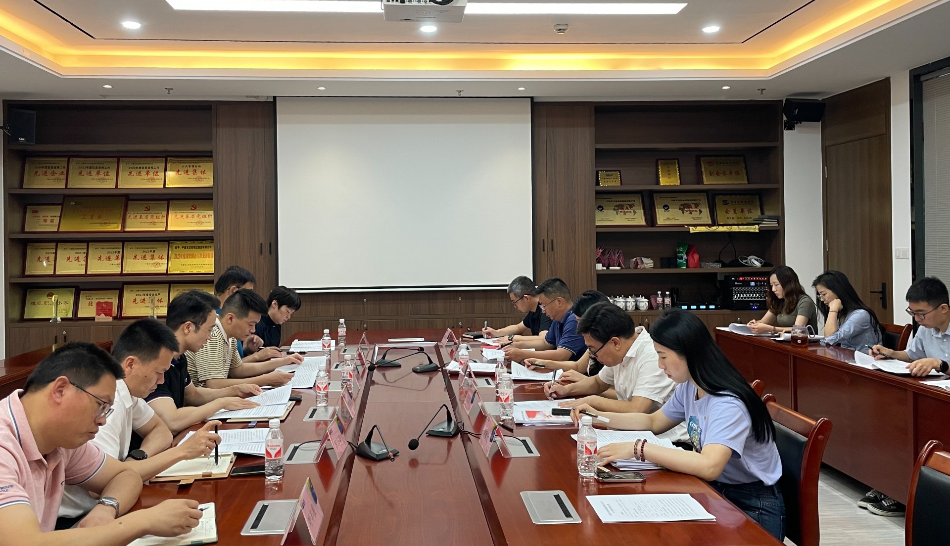 講黨性守黨規嚴黨紀——市交投集團領(lǐng)導赴市交投物流集團開(kāi)展聯(lián)系點(diǎn)工作，葉嵐清拍攝2.jpg
