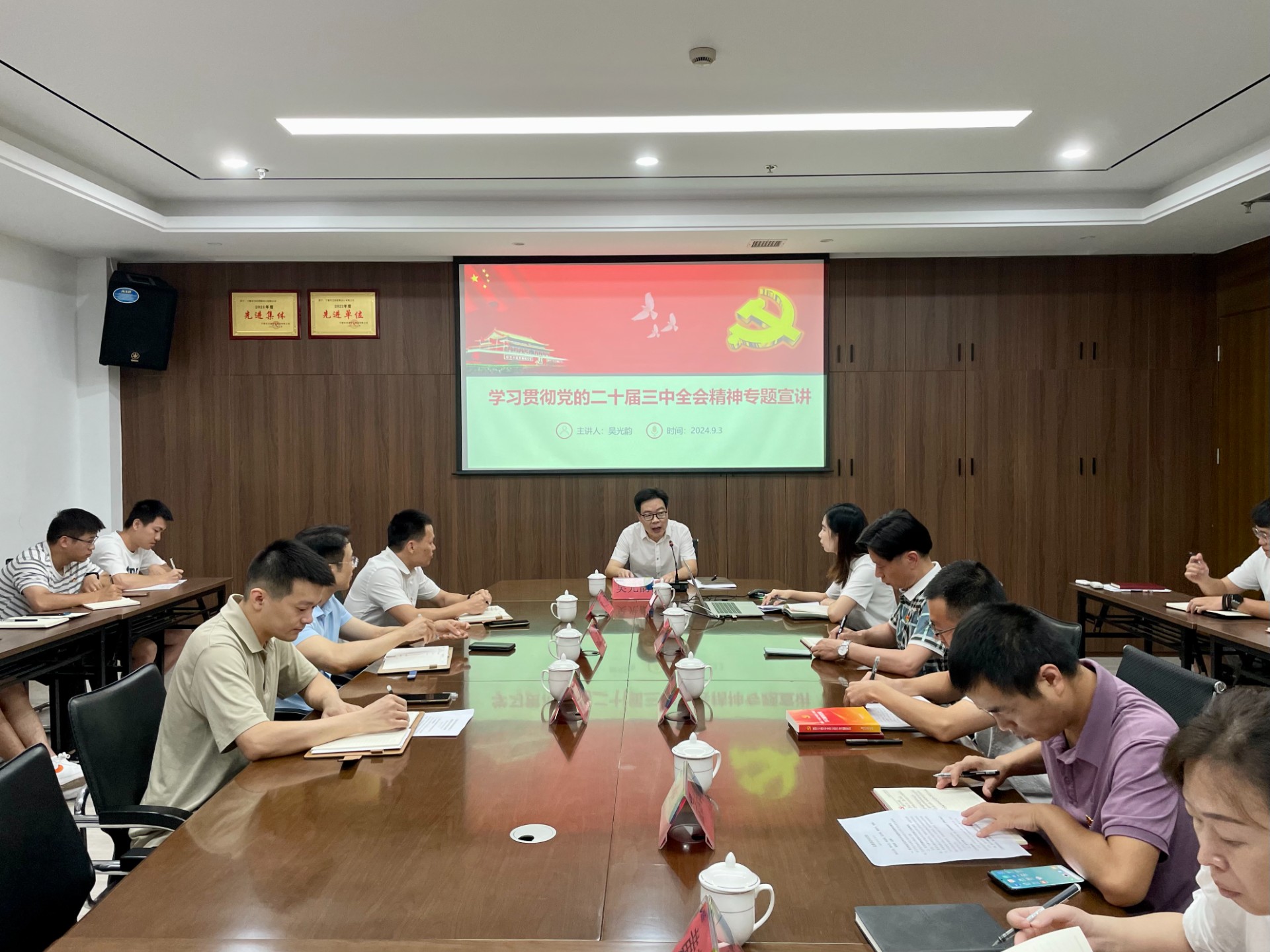 市交投集團領(lǐng)導深入市交投物流集團市交投勘察設計公司開(kāi)展聯(lián)系點(diǎn)工作，葉嵐清拍攝1.jpg