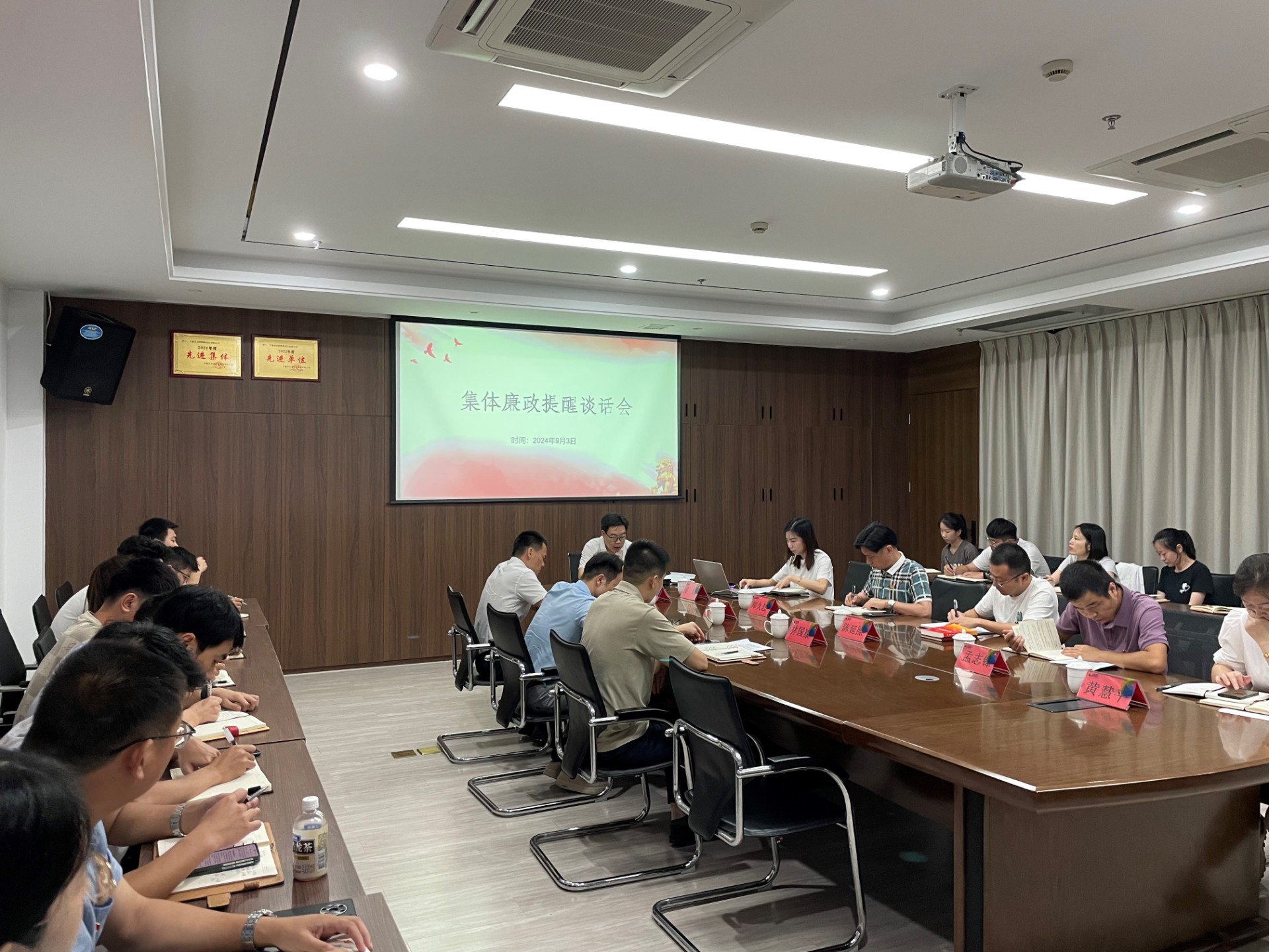 市交投集團領(lǐng)導深入市交投物流集團市交投勘察設計公司開(kāi)展聯(lián)系點(diǎn)工作，葉嵐清拍攝2.jpg